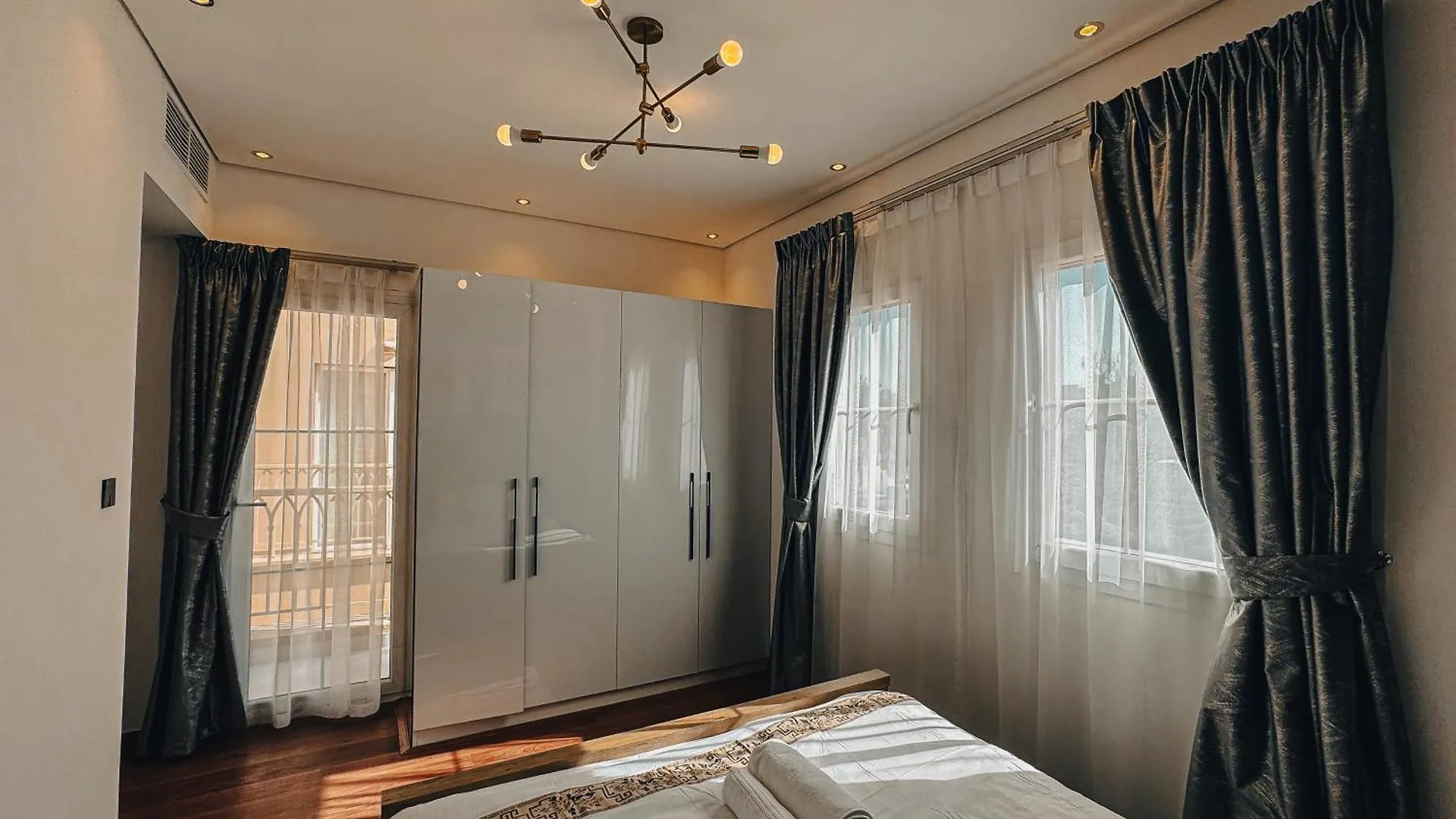 Charming 2-Bedroom Villa In The Springs 14-By Al Sarya Holiday Home Dubai