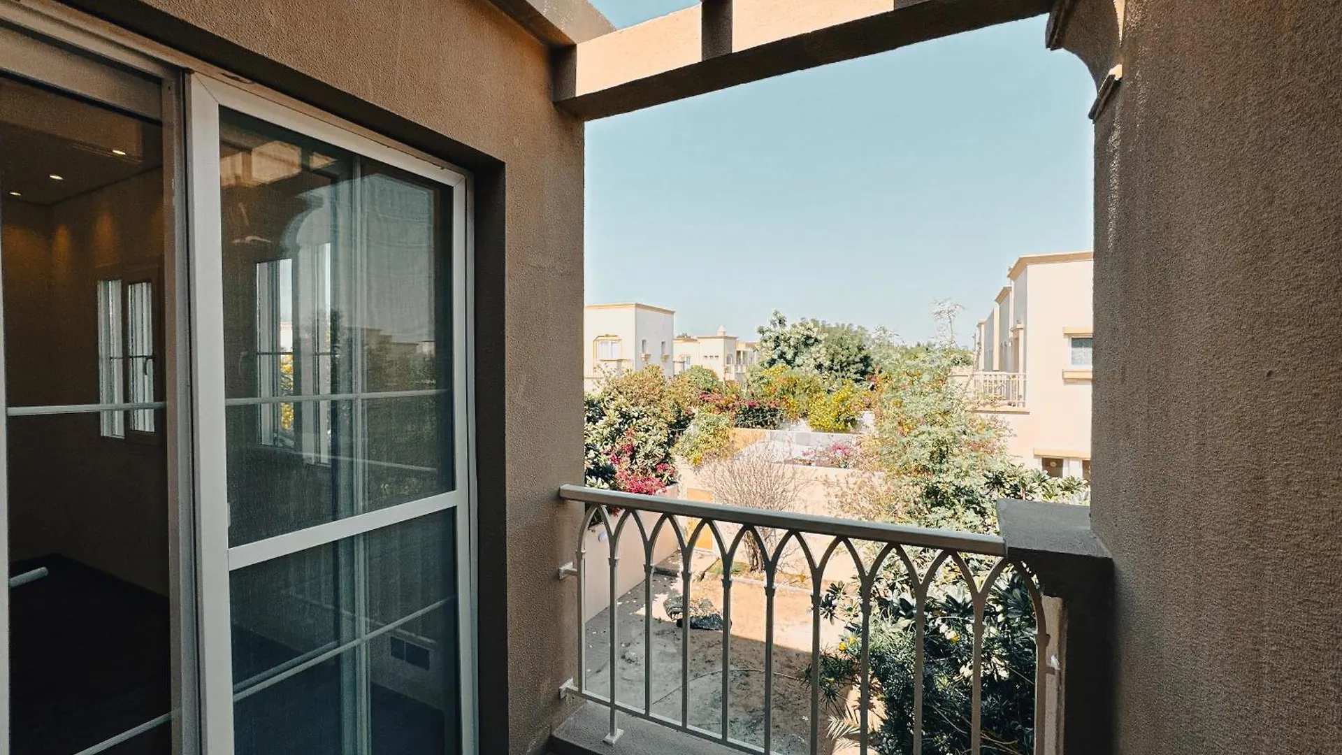 Charming 2-Bedroom Villa In The Springs 14-By Al Sarya Holiday Home Dubai