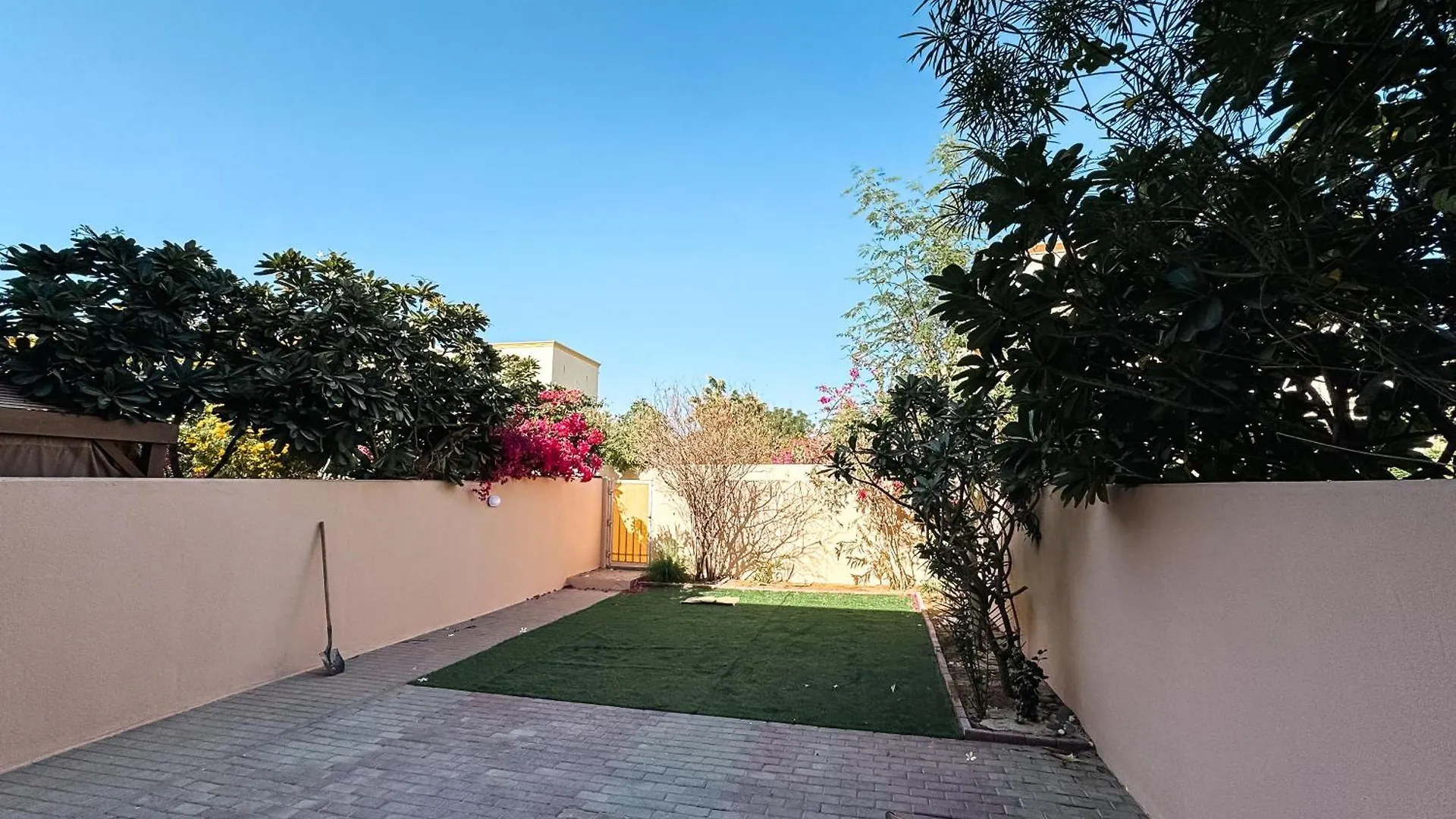 Charming 2-Bedroom Villa In The Springs 14-By Al Sarya Holiday Home Dubai United Arab Emirates
